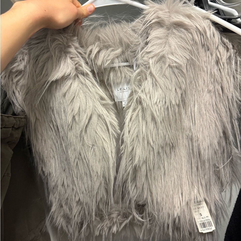 Le Lis Fuzzy Gray Vest